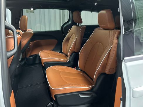 New 2026 Chrysler Pacifica Pinnacle image 22