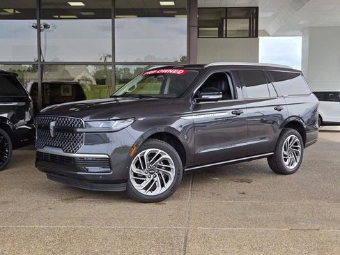 Used 2025 Lincoln Navigator Reserve AWD/4WD image 1