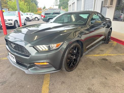 Used 2015 Ford Mustang Coupe image 3