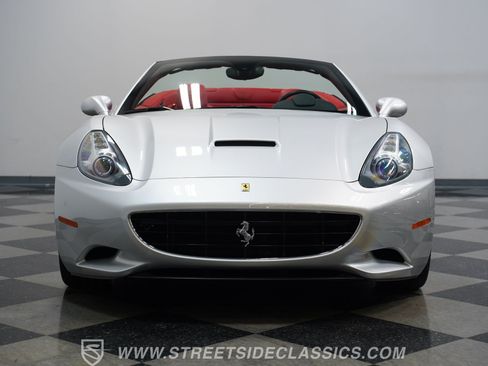 Used 2010 Ferrari California RWD image 18