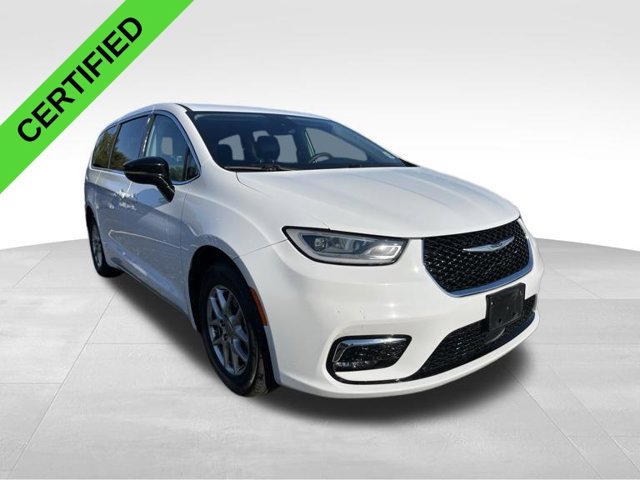 Used 2024 Chrysler Pacifica Touring-L FWD image 11