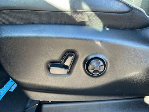 Used 2025 Chrysler Pacifica Limited image 20