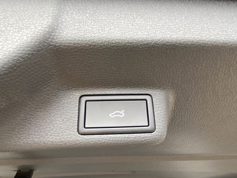 Used 2025 Volkswagen ID. Buzz 1st Edition AWD/4WD image 28
