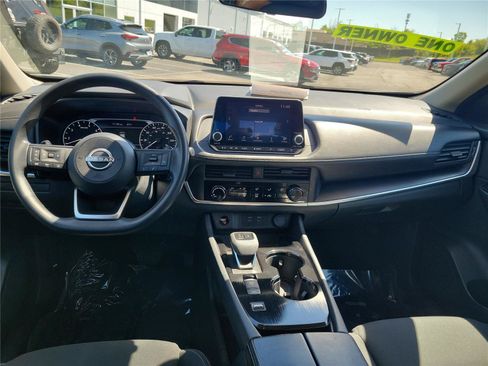 Used 2024 Nissan Rogue S FWD image 9