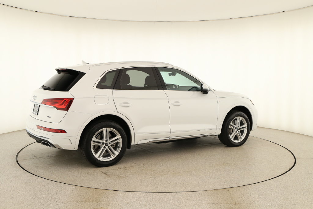 Certified 2024 Audi Q5 e Premium AWD/4WD image 7