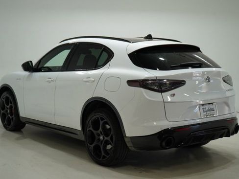 Used 2024 Alfa Romeo Stelvio Veloce image 5