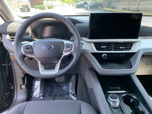 New 2025 Ford Explorer Active image 18