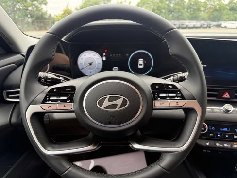 Used 2024 Hyundai Elantra SEL w/ Convenience Package FWD image 19