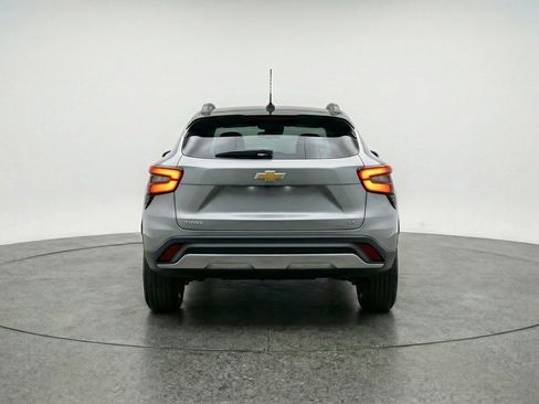 Used 2025 Chevrolet Trax LT w/ LT Convenience Package FWD image 7