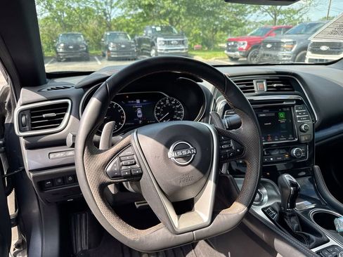 Used 2023 Nissan Maxima SR w/ Sport Mat Group FWD image 11