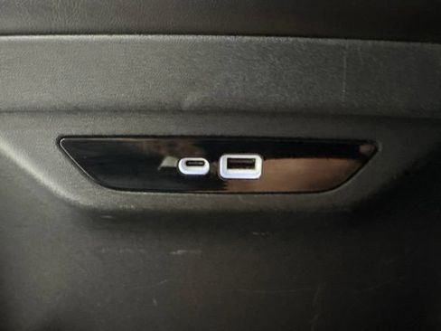 Used 2024 Chrysler Pacifica Limited FWD image 24