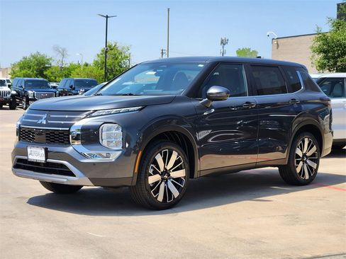 New 2025 Mitsubishi Outlander SE image 2