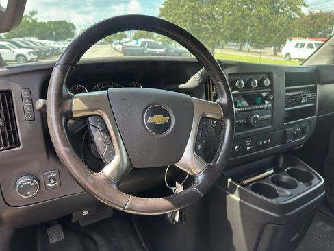 Used 2019 Chevrolet Express 3500 LS RWD image 18