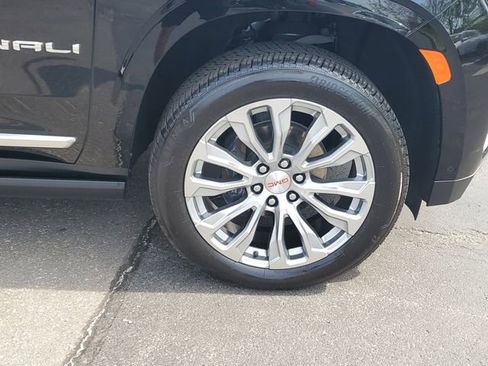 Used 2024 GMC Yukon Denali w/ Denali Reserve Package AWD/4WD image 6