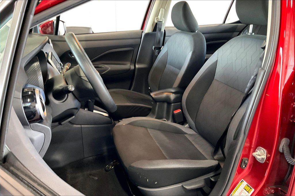 Used 2025 Nissan Versa SV FWD image 3