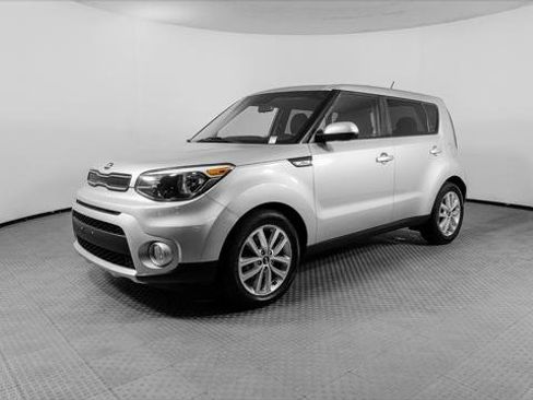 Used 2018 Kia Soul + FWD image 2