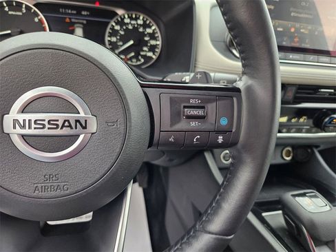 Used 2021 Nissan Rogue SV w/ Premium Package image 12