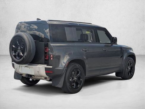Used 2025 Land Rover Defender 110 S AWD/4WD image 5