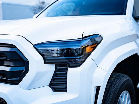 Used 2025 Toyota Tacoma SR5 image 15