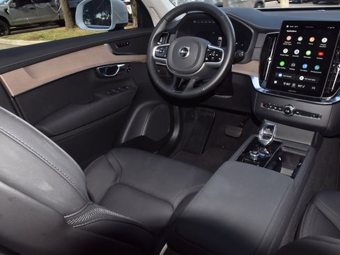 Used 2025 Volvo XC90 B6 Plus image 16