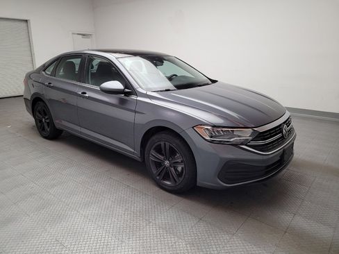 Used 2023 Volkswagen Jetta SE image 11