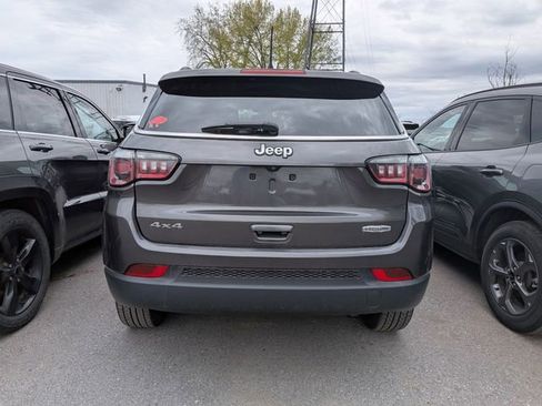 Used 2020 Jeep Compass Latitude w/ Cold Weather Group AWD/4WD image 3