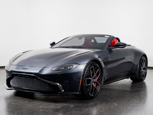Used 2021 Aston Martin V8 Vantage Convertible image 21