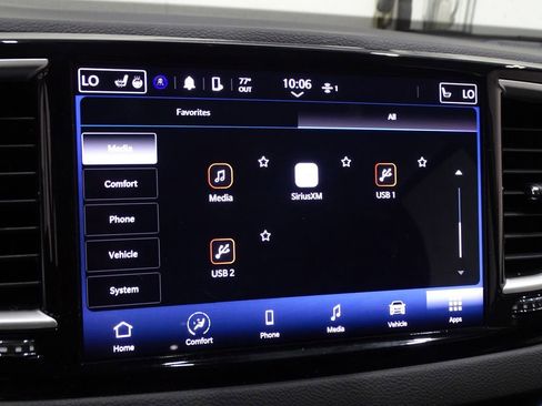 Used 2024 Chrysler Pacifica Touring-L image 39