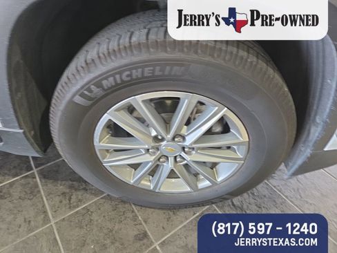 Used 2023 Chevrolet Traverse LT image 4