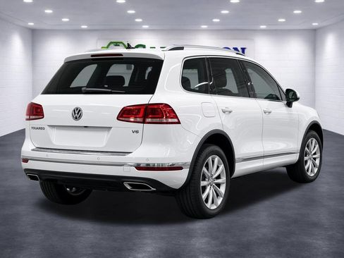 Used 2016 Volkswagen Touareg Sport AWD/4WD image 4
