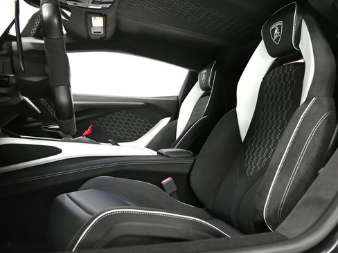 Used 2024 Lamborghini Revuelto AWD/4WD image 18