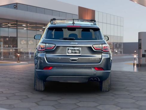 Used 2018 Jeep Compass Limited w/ Navigation Group image 2