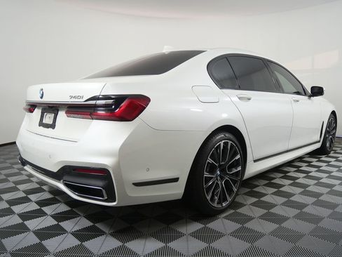 Used 2021 BMW 740i w/ M Sport Package image 3
