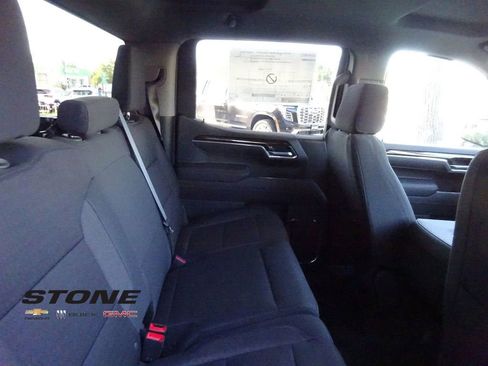 New 2026 GMC Sierra 1500 SLE image 23