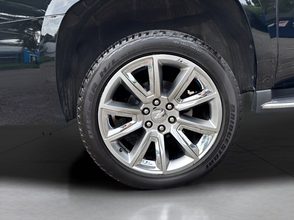 Used 2017 Chevrolet Suburban Premier AWD/4WD image 15