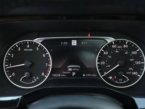 Used 2025 Nissan Pathfinder SL w/ SL Premium Package FWD image 14
