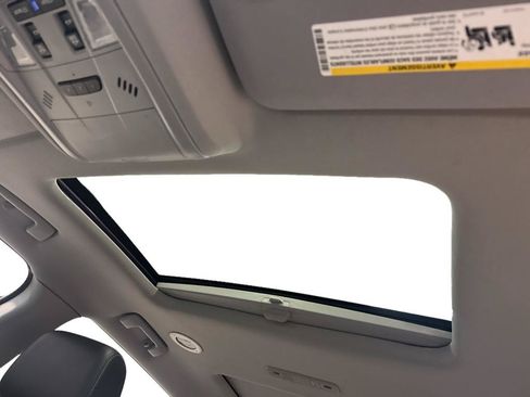Used 2019 GMC Acadia SLT w/ LPO, Floor Liner Package AWD/4WD image 17