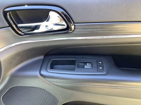 Used 2021 Jeep Grand Cherokee Limited w/ Quick Order Package 28K 80th AWD/4WD image 39