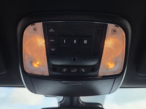 Used 2025 Dodge Durango R/T w/ Blacktop Package AWD/4WD image 28