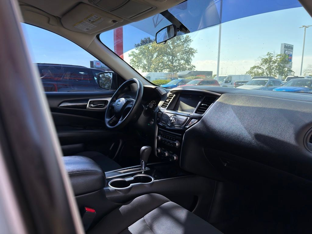 Used 2020 Nissan Pathfinder S FWD image 34