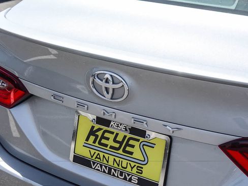 Used 2023 Toyota Camry SE FWD image 9