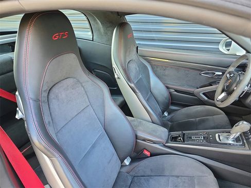 Used 2018 Porsche 911 Targa 4 GTS image 19