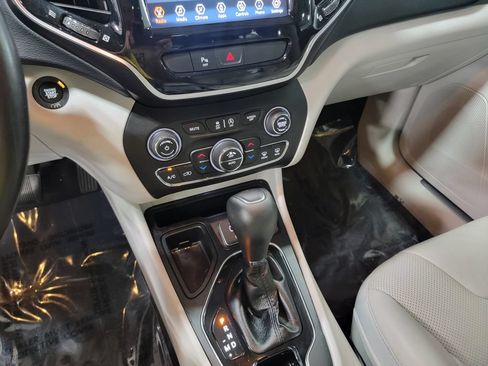 Used 2020 Jeep Cherokee Limited FWD image 18
