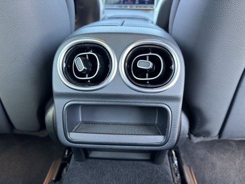 Used 2023 Mercedes-Benz C 300 Sedan image 9