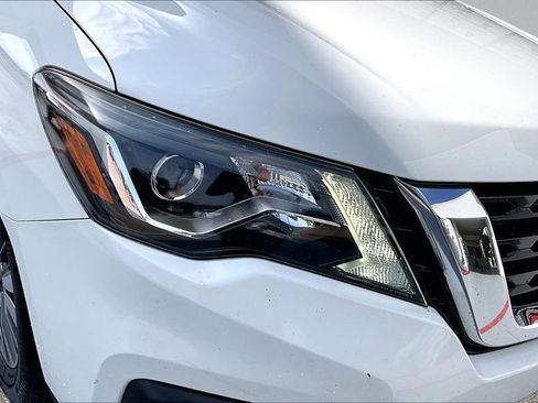 Used 2017 Nissan Pathfinder SV FWD image 31
