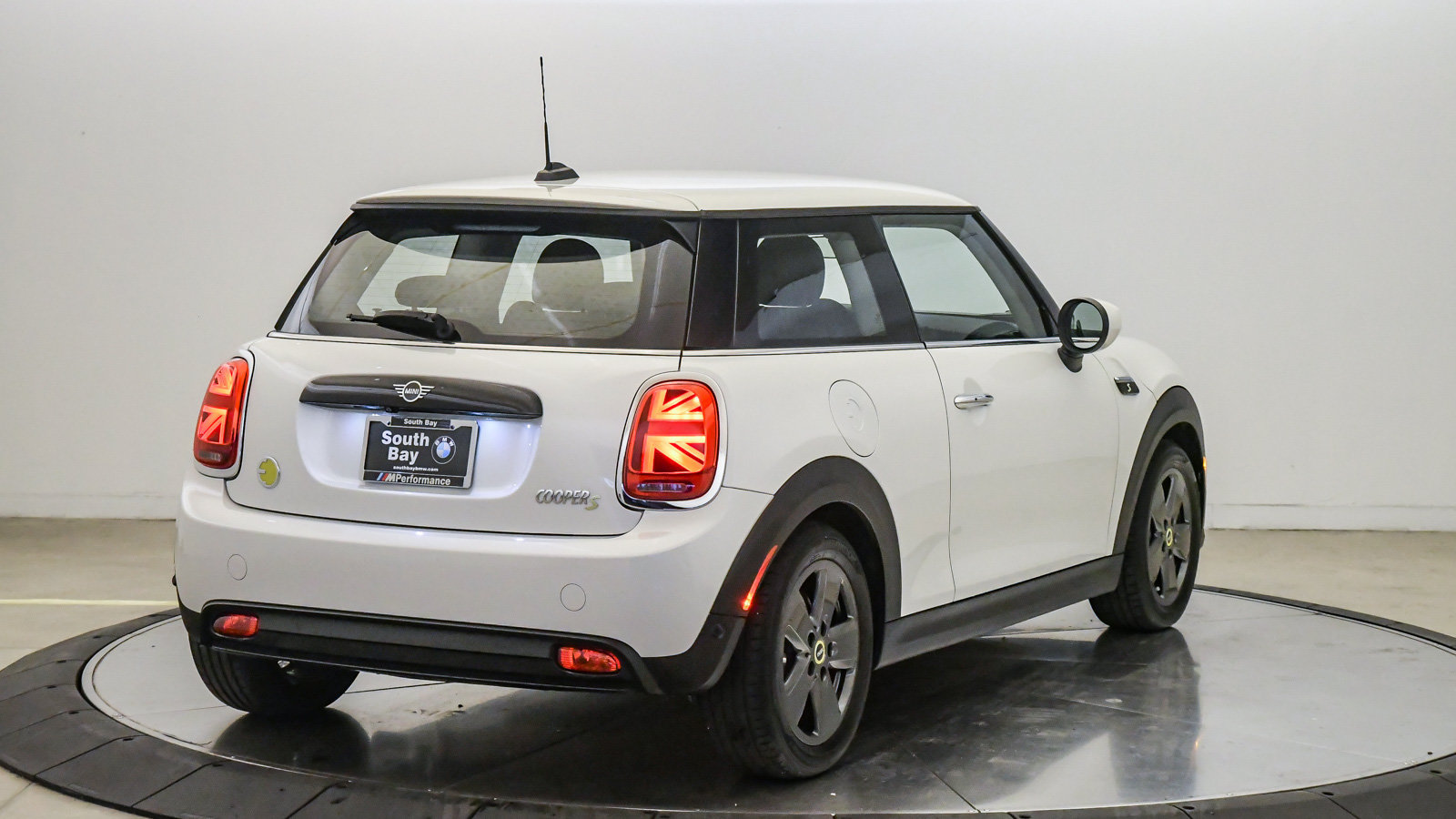 Used 2024 MINI Cooper SE FWD image 5