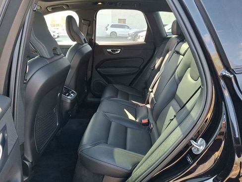 Used 2024 Volvo XC60 B5 Ultimate w/ Climate Package image 10