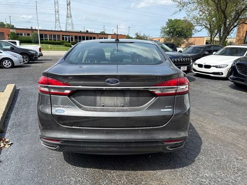 Used 2017 Ford Fusion SE w/ Fusion SE Technology Package FWD image 5