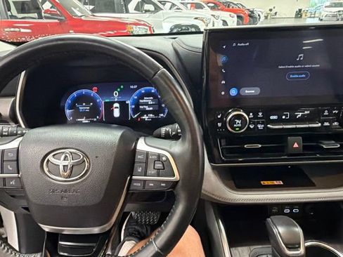 Used 2023 Toyota Highlander Limited AWD/4WD image 20