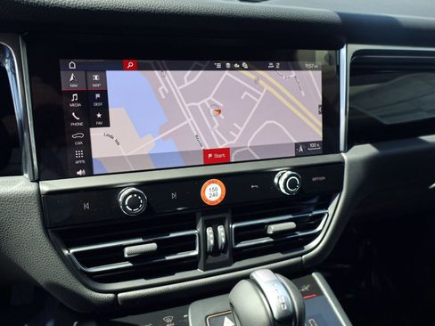 New 2026 Porsche Macan image 18